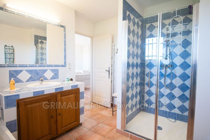 Image No.15-4 Bed House for sale