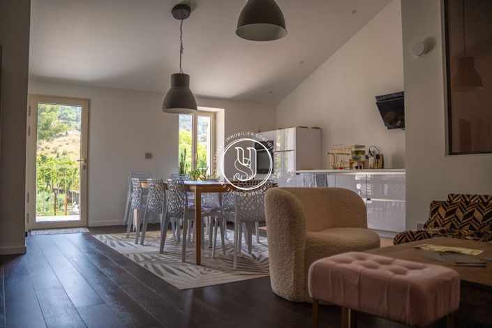 Image No.7-10 Bed House for sale