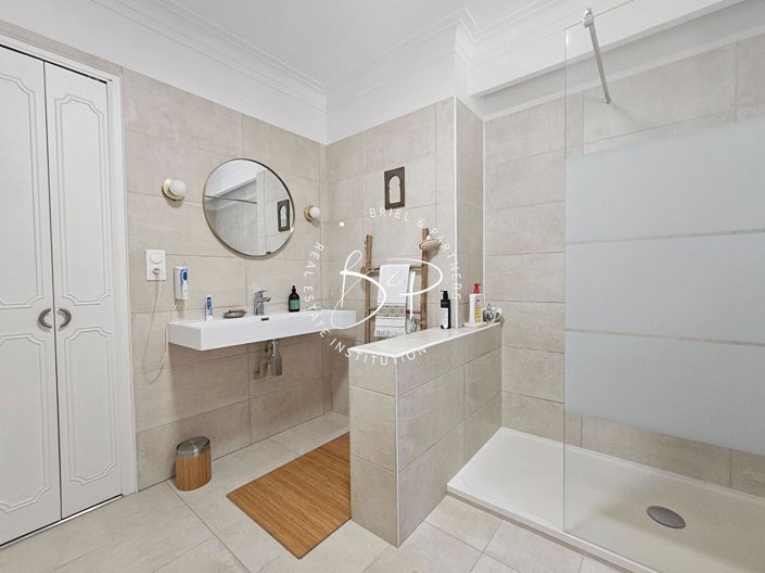 Image No.12-2 Bed House for sale