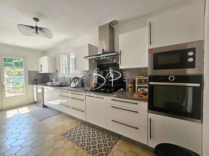 Image No.8-2 Bed House for sale