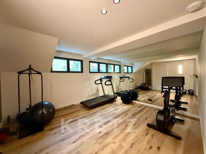 Image No.19-5 Bed Property for sale