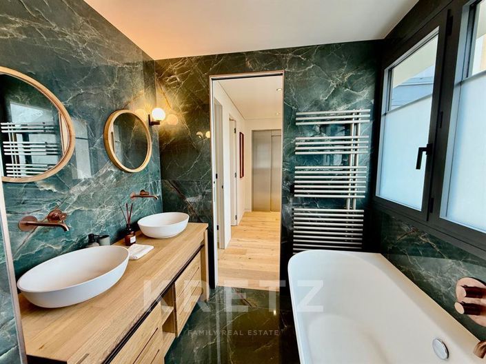 Image No.8-4 Bed Property for sale