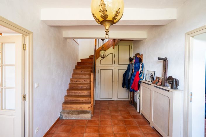 Image No.9-5 Bed House for sale