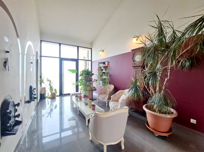 Image No.11-7 Bed Property for sale