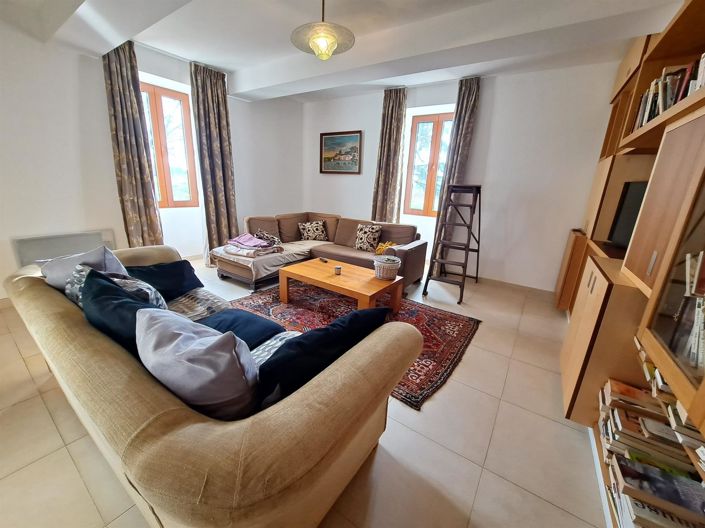 Image No.13-7 Bed Property for sale