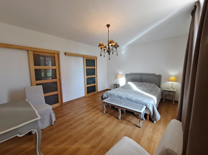 Image No.17-7 Bed Property for sale