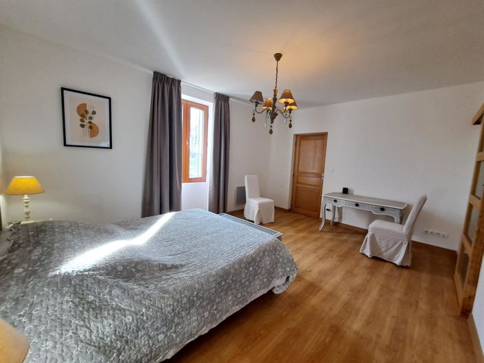 Image No.18-7 Bed Property for sale