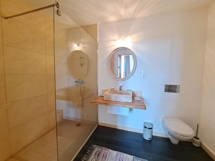 Image No.19-7 Bed Property for sale