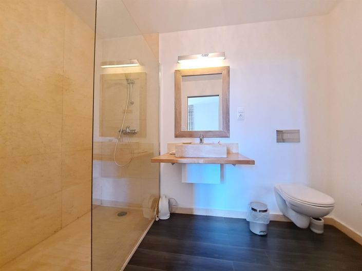 Image No.25-7 Bed Property for sale