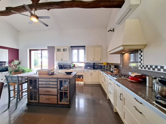 Image No.8-7 Bed Property for sale