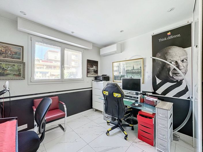 Image No.8-3 Bed Apartment for sale