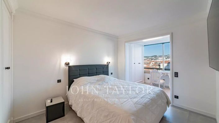 Image No.10-3 Bed Apartment for sale