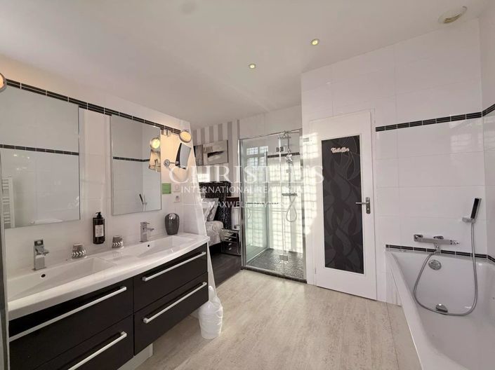 Image No.19-House for sale