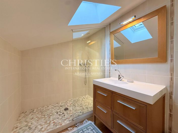 Image No.24-4 Bed House for sale