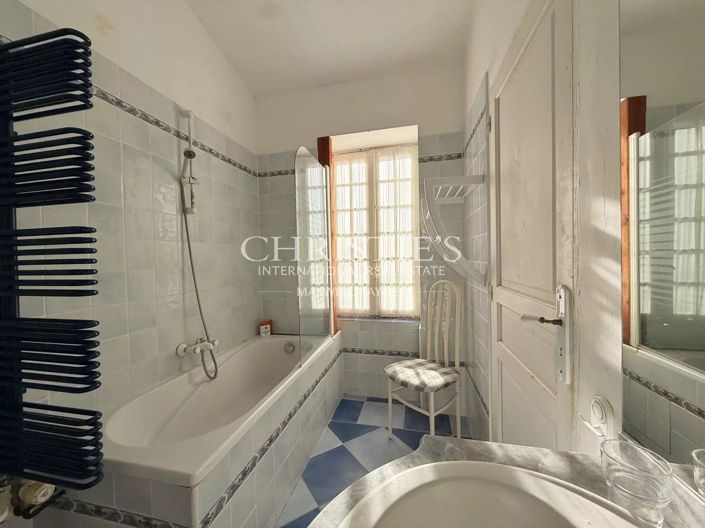 Image No.20-8 Bed House for sale