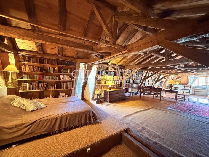 Image No.22-8 Bed House for sale