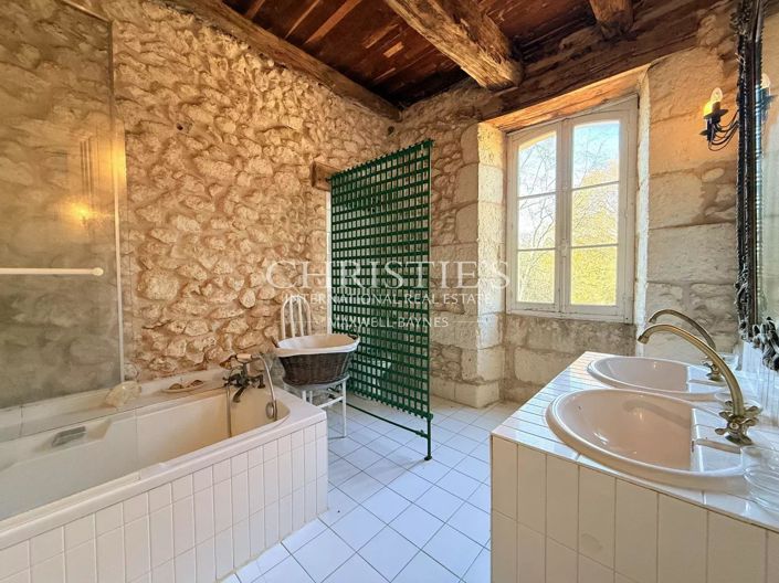 Image No.24-8 Bed House for sale