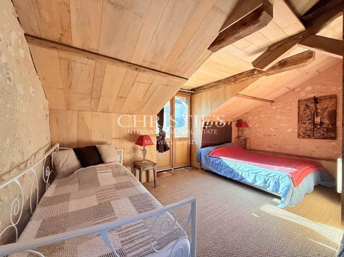 Image No.27-8 Bed House for sale