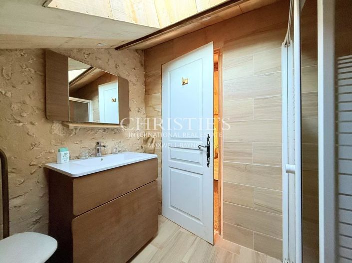 Image No.28-8 Bed House for sale