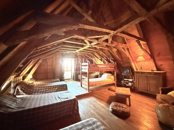 Image No.29-8 Bed House for sale