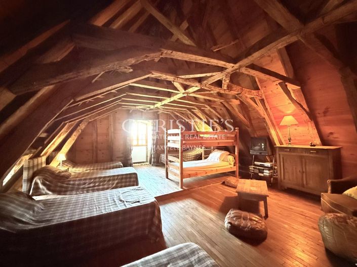 Image No.29-8 Bed House for sale