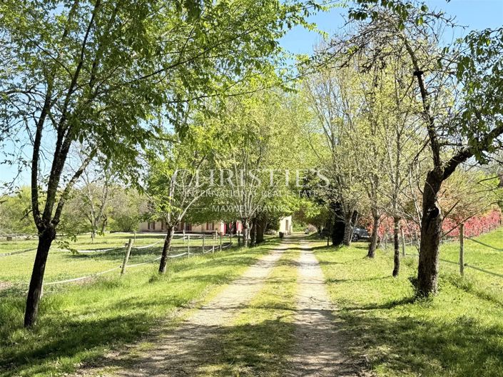 Image No.3-8 Bed House for sale