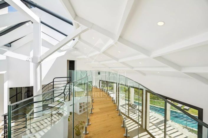 Image No.6-4 Bed House for sale