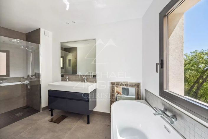 Image No.7-4 Bed House for sale