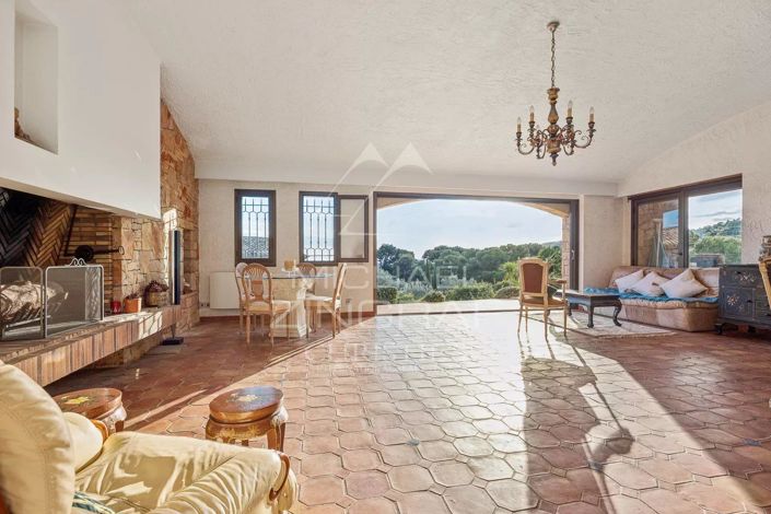 Image No.5-5 Bed House for sale