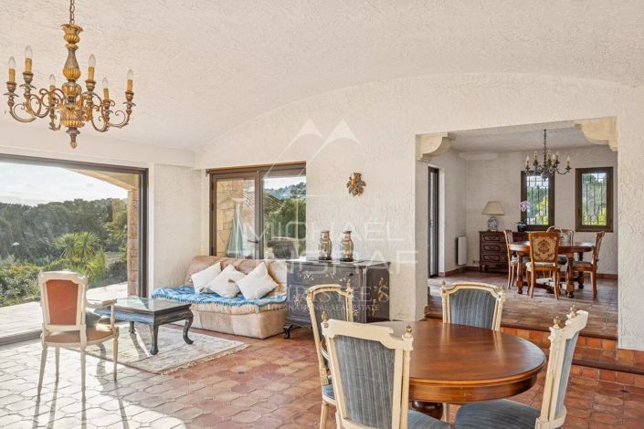 Image No.6-5 Bed House for sale