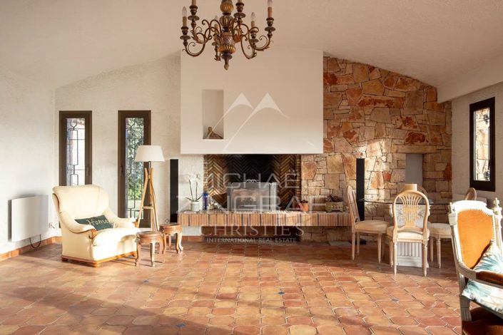 Image No.6-5 Bed House for sale