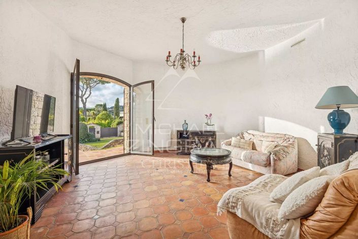 Image No.8-5 Bed House for sale