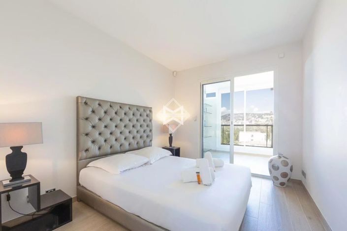 Image No.12-4 Bed Apartment for sale