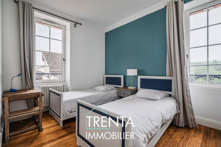 Image No.8-7 Bed House for sale