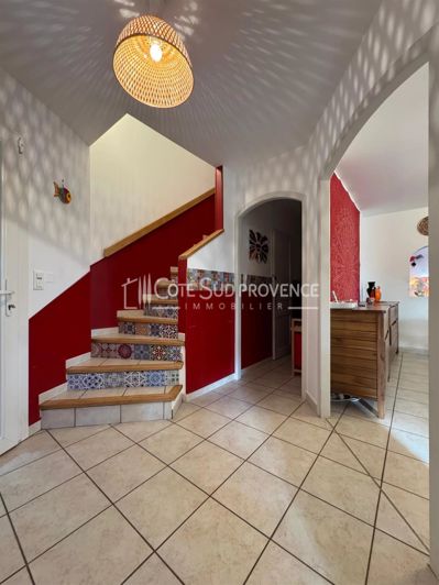 Image No.18-5 Bed House for sale