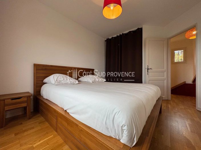 Image No.24-5 Bed House for sale