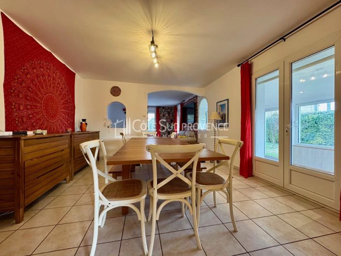 Image No.8-5 Bed House for sale