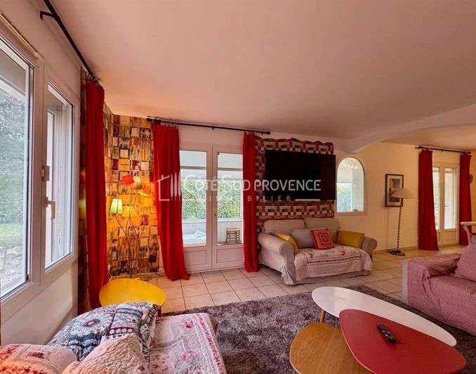 Image No.9-5 Bed House for sale