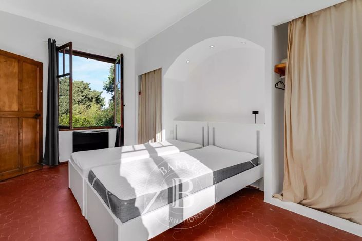 Image No.9-4 Bed House for sale