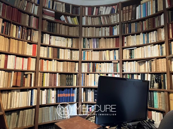 Image No.8-5 Bed House for sale