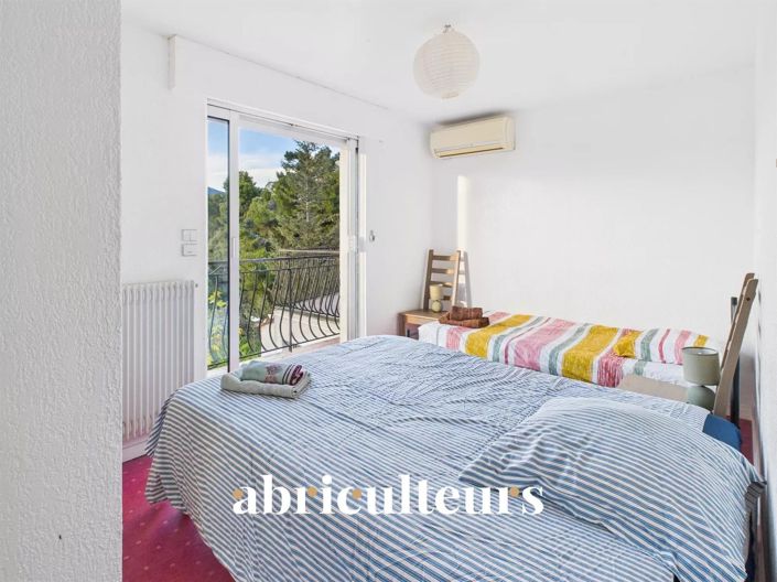 Image No.10-6 Bed House for sale