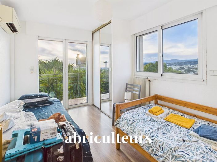 Image No.11-6 Bed House for sale