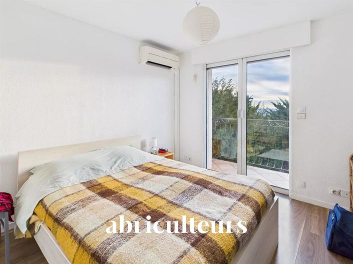 Image No.13-6 Bed House for sale