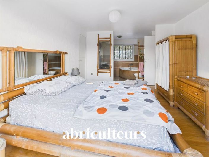 Image No.15-6 Bed House for sale