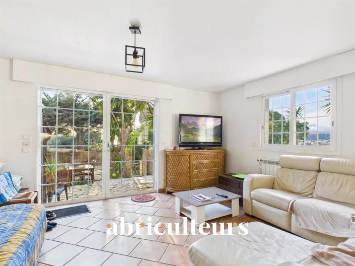 Image No.5-6 Bed House for sale