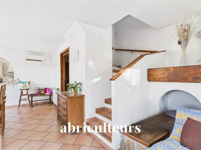 Image No.7-6 Bed House for sale