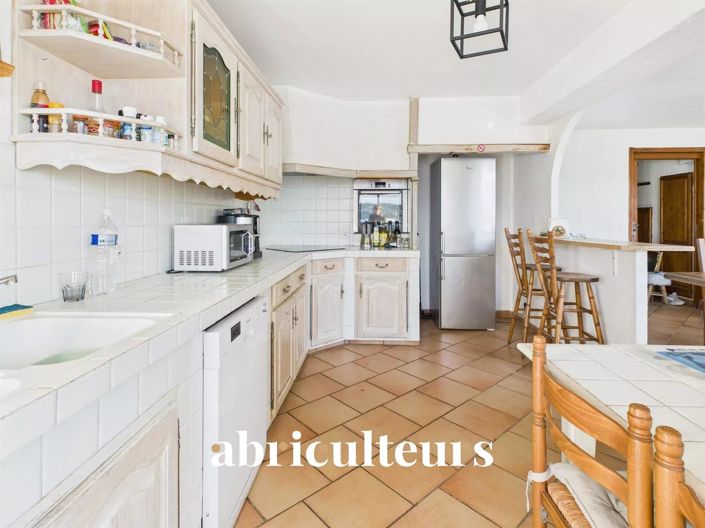 Image No.8-6 Bed House for sale