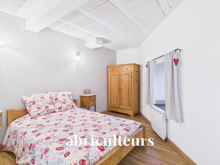 Image No.17-8 Bed House for sale