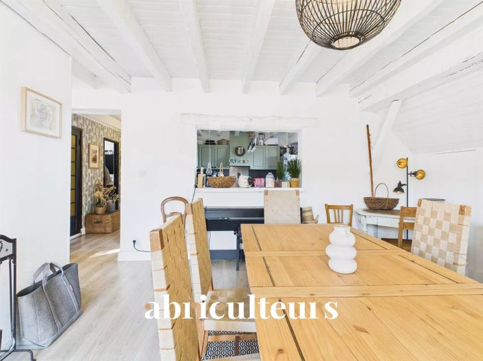 Image No.6-8 Bed House for sale