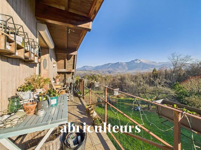 Image No.8-8 Bed House for sale